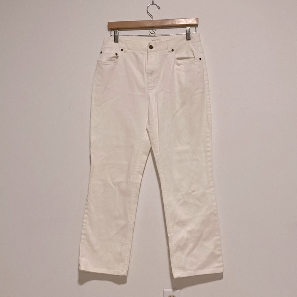 Woman’s White Strait Legged Jeans Size 8